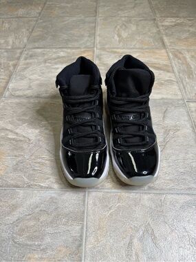 Air Jordan 11 Retro Jubilee GS Shoe Size 4.5Y Black 378038-011 Preowned